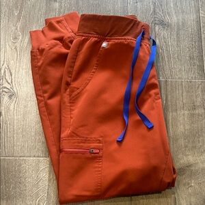 Figs Women’s Zamora joggers in Auburn